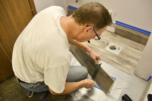 Transformez votre salon moderne avec le pierre parement élégant